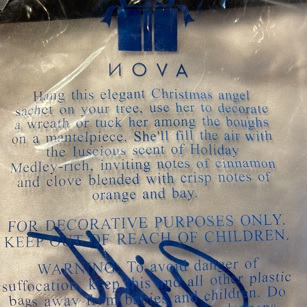 Avon Vintage (1997) “Elegant Christmas Sachet” in original package